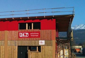 les locaux de l'agence 24-7 dans l'écocentre de Crolles